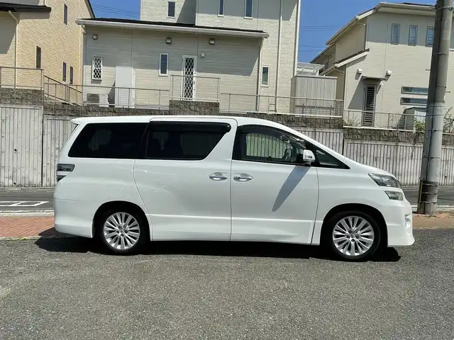 トヨタ ヴェルファイア 2．4Z 福岡県 2012(平24)年 9.7万km ホワイトパールクリスタルシャイン (株)IDOMが運営する【じしゃロン八幡西店】の自社ローン専用車両になります。こちらは現金またはオートローンご利用時の価格です。自社ローンご希望の方は別途その旨お申付け下さい/純正HDDナビ/【Bluetooth・TV・CD。DVD】/フリップダウンモニター/バックカメラ/ETC/両側パワースライドドア/純正アルミホイール/純正リアスポイラー/フロントフォグランプ/オートライト/オットマン