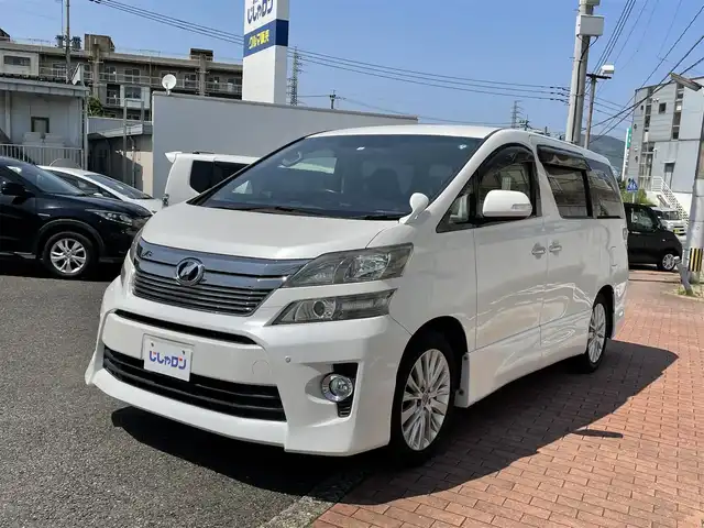 トヨタ ヴェルファイア 2．4Z 福岡県 2012(平24)年 9.7万km ホワイトパールクリスタルシャイン (株)IDOMが運営する【じしゃロン八幡西店】の自社ローン専用車両になります。こちらは現金またはオートローンご利用時の価格です。自社ローンご希望の方は別途その旨お申付け下さい/純正HDDナビ/【Bluetooth・TV・CD。DVD】/フリップダウンモニター/バックカメラ/ETC/両側パワースライドドア/純正アルミホイール/純正リアスポイラー/フロントフォグランプ/オートライト/オットマン