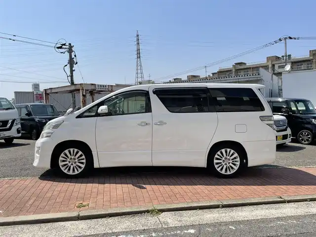 トヨタ ヴェルファイア 2．4Z 福岡県 2012(平24)年 9.7万km ホワイトパールクリスタルシャイン (株)IDOMが運営する【じしゃロン八幡西店】の自社ローン専用車両になります。こちらは現金またはオートローンご利用時の価格です。自社ローンご希望の方は別途その旨お申付け下さい/純正HDDナビ/【Bluetooth・TV・CD。DVD】/フリップダウンモニター/バックカメラ/ETC/両側パワースライドドア/純正アルミホイール/純正リアスポイラー/フロントフォグランプ/オートライト/オットマン