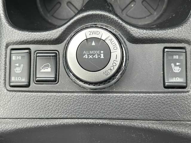 日産 エクストレイル 20Xt エマージェンシーブレーキ 岩手県 2015(平27)年 16.4万km ブリリアントホワイトパール 横滑り防止装置/コーナーセンサー/盗難防止装置/オートライト/ダウンヒルアシスト/純正アルミホイール/シートヒーターエアシート(D/N)/電動リアゲート/純正フロアマット/スペアキー一本/ETC/全周囲カメラ/純正ナビ/Bluetooth