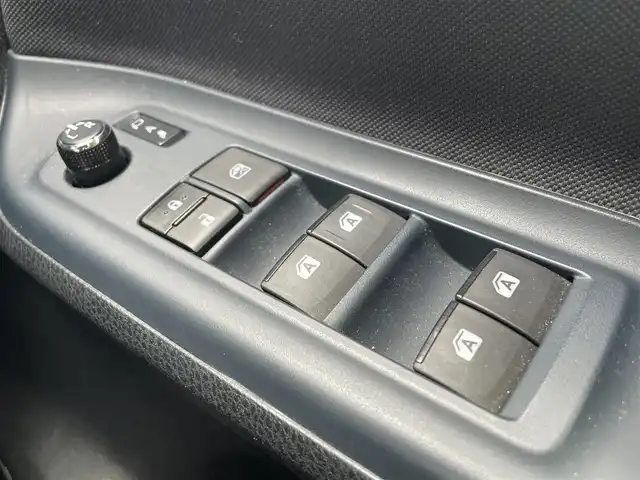 トヨタ ヴォクシー ZS 煌 滋賀県 2016(平28)年 3.8万km ブラック 純正10型SDナビ/(フルセグTV・CD DVD・Bluetooth)/フリップダウンモニター/バックカメラ/衝突軽減ブレーキ/車線逸脱警報/両側パワースライドドア/ETC/プッシュスタート/スマートキー/ステアリングリモコン/アイドリングストップ/ステアリングリモコン/純正フロアマット/LEDヘッドライト/フォグライト