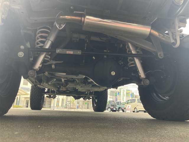 スズキ ジムニー XC 山口県 2021(令3)年 1.5万km ピュアホワイトP ワンオーナー/APIO静香御前マフラー/TANIGUCHI SOLVE AC60サス/　6cmリフトアップキット取り付け/APIOタクティカルリアバンパー/KLCヘリテージトラディショナルFバンパー/10インチメモリーナビ・フルセグTV/バックカメラ/前後ドライブレコーダー/スマートキー/フロントシートヒーター/クルーズコントロール/レーンアシスト/衝突被害軽減システム/LEDオートライト/フォグランプ