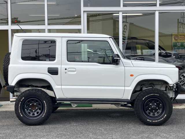 スズキ ジムニー XC 山口県 2021(令3)年 1.5万km ピュアホワイトP ワンオーナー/APIO静香御前マフラー/TANIGUCHI SOLVE AC60サス/　6cmリフトアップキット取り付け/APIOタクティカルリアバンパー/KLCヘリテージトラディショナルFバンパー/10インチメモリーナビ・フルセグTV/バックカメラ/前後ドライブレコーダー/スマートキー/フロントシートヒーター/クルーズコントロール/レーンアシスト/衝突被害軽減システム/LEDオートライト/フォグランプ