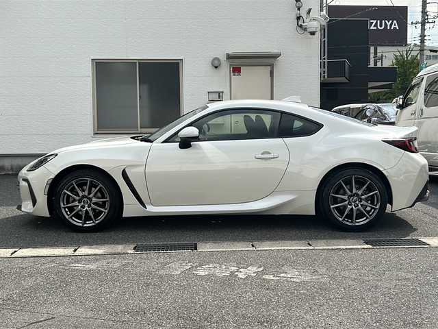 スバル ＢＲＺ R 愛知県 2023(令5)年 5.8万km クリスタルホワイトP /禁煙//ワンオーナー//メモリナビ//フルセグ/CD/DVD/SD/MSV/USB/BT//ipod/HDMI/FM/AM//バックカメラ//純正17AW//ETC//ドライブレコーダー//クルーズコントロール//TRC//SRVD//SRH//ヒルスタートアシスト//トラックモード//LEDオートライト//オートリトラウィンカーミラー//アルミペダル//プッシュスタート//革巻ステアリング//ステアリングスイッチ//フロアマット//USB充電//新車時保証書//取扱説明書/ETC取説/ナビ取説//スマートキー//スマートスペアキー