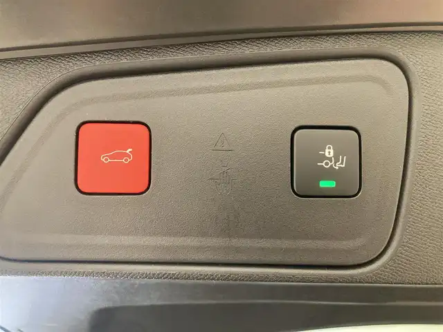 プジョー プジョー ３００８ GT 熊本県 2022(令4)年 1.8万km BLANC NACRE 純正ディスプレイオーディオ（AppleCarPlay、AndroidAuto、Bluetooth）/サイドカメラ/バックカメラ/ハーフレザーシート/D席パワーシート/シートヒーター/パワーバックドア/コーナーセンサー/純正18インチアルミホイール/LEDヘッドライト/ドライブレコーダー