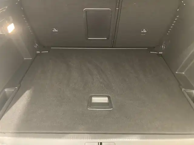 プジョー プジョー ３００８ GT 熊本県 2022(令4)年 1.8万km BLANC NACRE 純正ディスプレイオーディオ（AppleCarPlay、AndroidAuto、Bluetooth）/サイドカメラ/バックカメラ/ハーフレザーシート/D席パワーシート/シートヒーター/パワーバックドア/コーナーセンサー/純正18インチアルミホイール/LEDヘッドライト/ドライブレコーダー