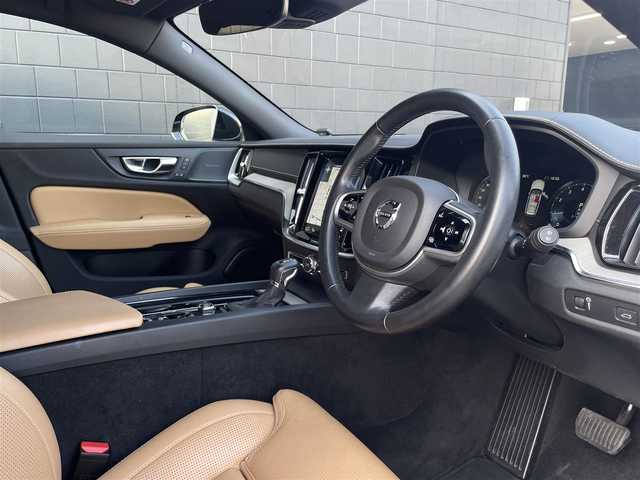ボルボ Ｖ６０ T5 インスクリプション 三重県 2019(令1)年 4.8万km オニキスブラックP ACC/インテリセーフ /ブラウンレザー/harman/kardonサウンド/純正ナビ/フルセグTV/全方位カメラ/電動リアゲート/純正18インチアルミ/シートヒーター/シートベンチレーション/ETC