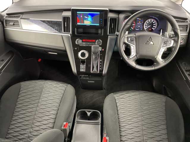 三菱 デリカＤ：５ アーバンギア G パワーパッケージ 道央・札幌 2019(令1)年 2.9万km ウォームホワイトパール 禁煙車/社外ナビ/（CD/DVD/BT/フルセグTV/FM/AM）/衝突被害軽減ブレーキ/車線逸脱警報/アダプティブクルーズコントロール/全方位カメラ/ETC/ドライブレコーダー/両側パワースライドドア/ブラインドスポットモニター/D席パワーシート/前席シートヒーター/パドルシフト/オートステップ/パワーバックドア/電動パーキングブレーキ/オートブレーキホールド/BLITZ車高調/社外フロアマット/社外20インチAW/純正サスペンション積込