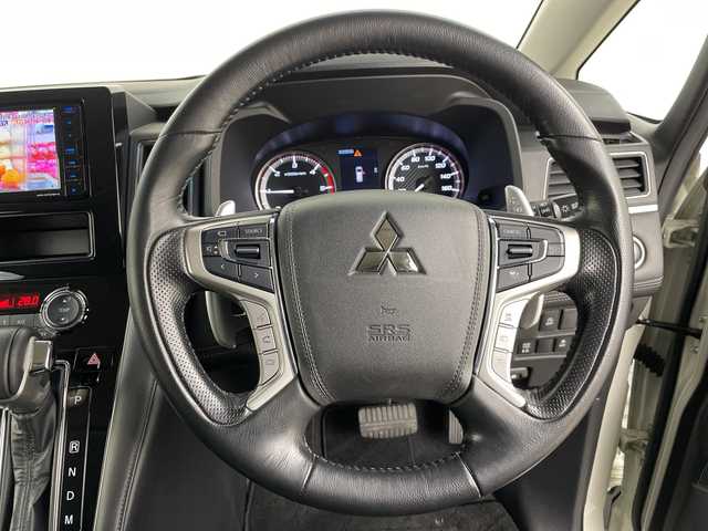 三菱 デリカＤ：５ アーバンギア G パワーパッケージ 道央・札幌 2019(令1)年 2.9万km ウォームホワイトパール 禁煙車/社外ナビ/（CD/DVD/BT/フルセグTV/FM/AM）/衝突被害軽減ブレーキ/車線逸脱警報/アダプティブクルーズコントロール/全方位カメラ/ETC/ドライブレコーダー/両側パワースライドドア/ブラインドスポットモニター/D席パワーシート/前席シートヒーター/パドルシフト/オートステップ/パワーバックドア/電動パーキングブレーキ/オートブレーキホールド/BLITZ車高調/社外フロアマット/社外20インチAW/純正サスペンション積込