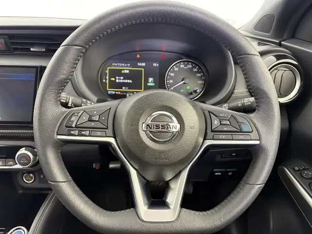 日産 キックス X 愛知県 2021(令3)年 3.6万km ピュアブラック エマージェンシーブレーキ/プロパイロット　/純正9インチメモリナビ/　　CD/DVD/BT/フルセグ　/アラウンドビューモニター　/LEDオートライト　/ハーフレザーシート　/純正17インチアルミホイール/電子パーキング　/ステアリングヒーター　/純正ETC