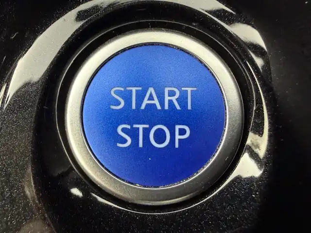 日産 キックス X 愛知県 2021(令3)年 3.6万km ピュアブラック エマージェンシーブレーキ/プロパイロット　/純正9インチメモリナビ/　　CD/DVD/BT/フルセグ　/アラウンドビューモニター　/LEDオートライト　/ハーフレザーシート　/純正17インチアルミホイール/電子パーキング　/ステアリングヒーター　/純正ETC