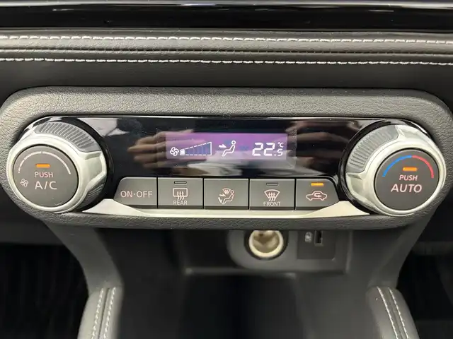 日産 キックス X 愛知県 2021(令3)年 3.6万km ピュアブラック エマージェンシーブレーキ/プロパイロット　/純正9インチメモリナビ/　　CD/DVD/BT/フルセグ　/アラウンドビューモニター　/LEDオートライト　/ハーフレザーシート　/純正17インチアルミホイール/電子パーキング　/ステアリングヒーター　/純正ETC