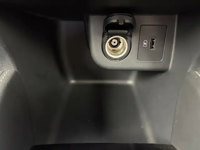 日産 キックス X 愛知県 2021(令3)年 3.6万km ピュアブラック エマージェンシーブレーキ/プロパイロット　/純正9インチメモリナビ/　　CD/DVD/BT/フルセグ　/アラウンドビューモニター　/LEDオートライト　/ハーフレザーシート　/純正17インチアルミホイール/電子パーキング　/ステアリングヒーター　/純正ETC