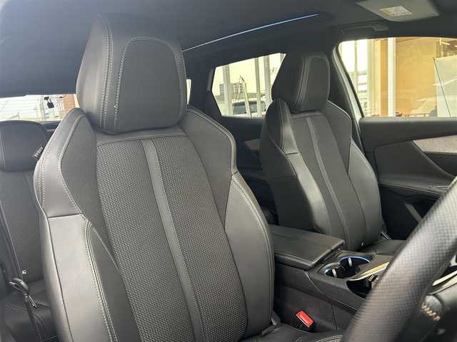 プジョー ３００８ GTライン ブルー HDi 福岡県 2022(令4)年 3万km パール ファーストクラスパッケージ/サンルーフ/アダプティブクルーズコントロール/ブラインドスポットモニター/レーンキープアシスト/ディスプレイオーディオ/Applecarplay/androidauto/Bluetooth/バックカメラ/サイドカメラ/LEDヘッドライト/オートハイビーム/ハーフレザーシート/前席シートヒーター/前後ドライブレコーダー/純正18インチアルミホイール/ETC/取扱説明書/保証書/スペアキー×1
