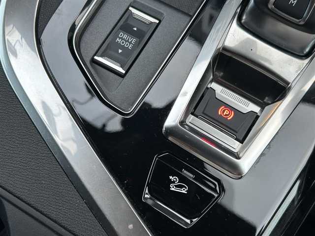 プジョー ３００８ GTライン ブルー HDi 福岡県 2022(令4)年 3万km パール ファーストクラスパッケージ/サンルーフ/アダプティブクルーズコントロール/ブラインドスポットモニター/レーンキープアシスト/ディスプレイオーディオ/Applecarplay/androidauto/Bluetooth/バックカメラ/サイドカメラ/LEDヘッドライト/オートハイビーム/ハーフレザーシート/前席シートヒーター/前後ドライブレコーダー/純正18インチアルミホイール/ETC/取扱説明書/保証書/スペアキー×1