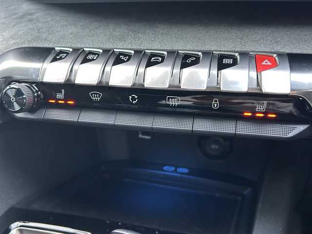 プジョー ３００８ GTライン ブルー HDi 福岡県 2022(令4)年 3万km パール ファーストクラスパッケージ/サンルーフ/アダプティブクルーズコントロール/ブラインドスポットモニター/レーンキープアシスト/ディスプレイオーディオ/Applecarplay/androidauto/Bluetooth/バックカメラ/サイドカメラ/LEDヘッドライト/オートハイビーム/ハーフレザーシート/前席シートヒーター/前後ドライブレコーダー/純正18インチアルミホイール/ETC/取扱説明書/保証書/スペアキー×1