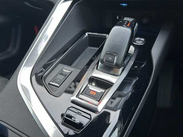 プジョー ３００８ GTライン ブルー HDi 福岡県 2022(令4)年 3万km パール ファーストクラスパッケージ/サンルーフ/アダプティブクルーズコントロール/ブラインドスポットモニター/レーンキープアシスト/ディスプレイオーディオ/Applecarplay/androidauto/Bluetooth/バックカメラ/サイドカメラ/LEDヘッドライト/オートハイビーム/ハーフレザーシート/前席シートヒーター/前後ドライブレコーダー/純正18インチアルミホイール/ETC/取扱説明書/保証書/スペアキー×1