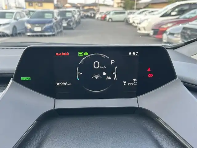 トヨタ プリウス Z 静岡県 2024(令6)年 3.7万km プラチナホワイトパールマイカ ワンオーナー/プラグインハイブリッド車/純正12.3インチナビ/・フルセグTV/・Bluetooth接続/・USB入力端子/・Apple CarPlay/・Android Auto/トヨタセーフティーセンス/・プリクラッシュセーフティ/・レーントレーシングアシスト/・レーンディパーチャーアラート/レーダークルーズコントロール（全車速追従機能付）/・アダプティブハイビームシステム／オートマチックハイビーム/・ロードサインアシスト/・ドライバー異常時対応システム/・プロアクティブドライビングアシスト/・発進遅れ告知機能/・緊急時操舵支援（アクティブ操舵機能付）/・レーンチェンジアシスト/アドバンスドパーク/パノラミックビューモニター/プッシュスタート/スマートキー/スペアキー/D席パワーシート・シートメモリー/前席シートヒーター・シートベンチレーション/パワーバックドア/前後コーナーセンサー/ナビ連動ドラレコ/ビルトインETC2.0/純正電源コード車載/純正19インチアルミホイール/保証書