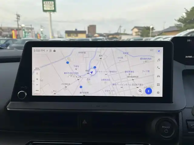 トヨタ プリウス Z 静岡県 2024(令6)年 3.7万km プラチナホワイトパールマイカ ワンオーナー/プラグインハイブリッド車/純正12.3インチナビ/・フルセグTV/・Bluetooth接続/・USB入力端子/・Apple CarPlay/・Android Auto/トヨタセーフティーセンス/・プリクラッシュセーフティ/・レーントレーシングアシスト/・レーンディパーチャーアラート/レーダークルーズコントロール（全車速追従機能付）/・アダプティブハイビームシステム／オートマチックハイビーム/・ロードサインアシスト/・ドライバー異常時対応システム/・プロアクティブドライビングアシスト/・発進遅れ告知機能/・緊急時操舵支援（アクティブ操舵機能付）/・レーンチェンジアシスト/アドバンスドパーク/パノラミックビューモニター/プッシュスタート/スマートキー/スペアキー/D席パワーシート・シートメモリー/前席シートヒーター・シートベンチレーション/パワーバックドア/前後コーナーセンサー/ナビ連動ドラレコ/ビルトインETC2.0/純正電源コード車載/純正19インチアルミホイール/保証書