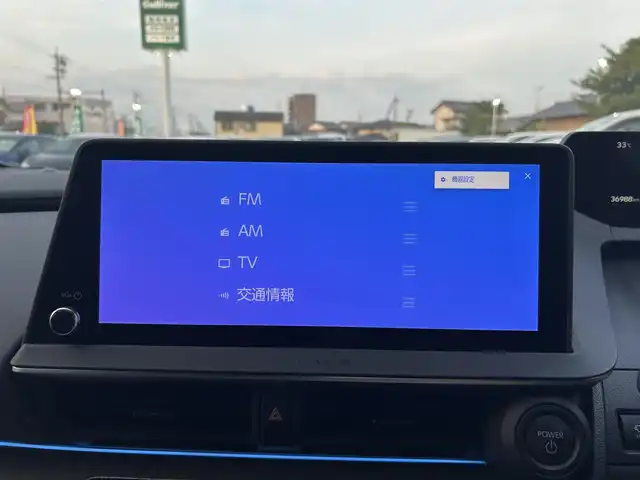 トヨタ プリウス Z 静岡県 2024(令6)年 3.7万km プラチナホワイトパールマイカ ワンオーナー/プラグインハイブリッド車/純正12.3インチナビ/・フルセグTV/・Bluetooth接続/・USB入力端子/・Apple CarPlay/・Android Auto/トヨタセーフティーセンス/・プリクラッシュセーフティ/・レーントレーシングアシスト/・レーンディパーチャーアラート/レーダークルーズコントロール（全車速追従機能付）/・アダプティブハイビームシステム／オートマチックハイビーム/・ロードサインアシスト/・ドライバー異常時対応システム/・プロアクティブドライビングアシスト/・発進遅れ告知機能/・緊急時操舵支援（アクティブ操舵機能付）/・レーンチェンジアシスト/アドバンスドパーク/パノラミックビューモニター/プッシュスタート/スマートキー/スペアキー/D席パワーシート・シートメモリー/前席シートヒーター・シートベンチレーション/パワーバックドア/前後コーナーセンサー/ナビ連動ドラレコ/ビルトインETC2.0/純正電源コード車載/純正19インチアルミホイール/保証書