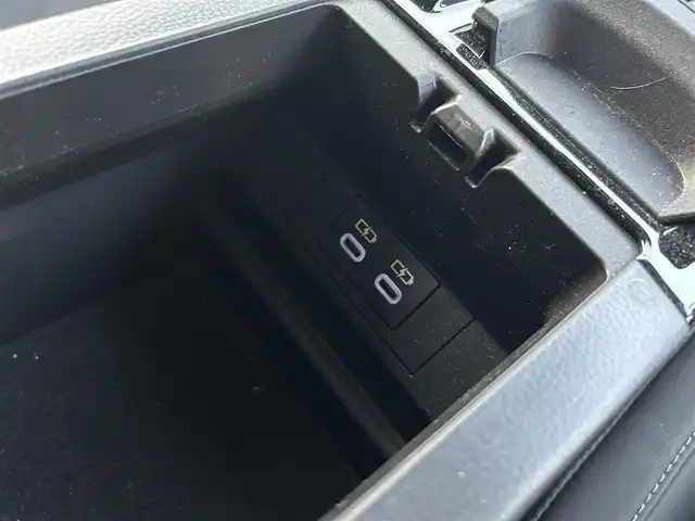トヨタ プリウス Z 静岡県 2024(令6)年 3.7万km プラチナホワイトパールマイカ ワンオーナー/プラグインハイブリッド車/純正12.3インチナビ/・フルセグTV/・Bluetooth接続/・USB入力端子/・Apple CarPlay/・Android Auto/トヨタセーフティーセンス/・プリクラッシュセーフティ/・レーントレーシングアシスト/・レーンディパーチャーアラート/レーダークルーズコントロール（全車速追従機能付）/・アダプティブハイビームシステム／オートマチックハイビーム/・ロードサインアシスト/・ドライバー異常時対応システム/・プロアクティブドライビングアシスト/・発進遅れ告知機能/・緊急時操舵支援（アクティブ操舵機能付）/・レーンチェンジアシスト/アドバンスドパーク/パノラミックビューモニター/プッシュスタート/スマートキー/スペアキー/D席パワーシート・シートメモリー/前席シートヒーター・シートベンチレーション/パワーバックドア/前後コーナーセンサー/ナビ連動ドラレコ/ビルトインETC2.0/純正電源コード車載/純正19インチアルミホイール/保証書