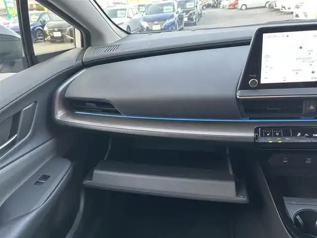 トヨタ プリウス Z 静岡県 2024(令6)年 3.7万km プラチナホワイトパールマイカ ワンオーナー/プラグインハイブリッド車/純正12.3インチナビ/・フルセグTV/・Bluetooth接続/・USB入力端子/・Apple CarPlay/・Android Auto/トヨタセーフティーセンス/・プリクラッシュセーフティ/・レーントレーシングアシスト/・レーンディパーチャーアラート/レーダークルーズコントロール（全車速追従機能付）/・アダプティブハイビームシステム／オートマチックハイビーム/・ロードサインアシスト/・ドライバー異常時対応システム/・プロアクティブドライビングアシスト/・発進遅れ告知機能/・緊急時操舵支援（アクティブ操舵機能付）/・レーンチェンジアシスト/アドバンスドパーク/パノラミックビューモニター/プッシュスタート/スマートキー/スペアキー/D席パワーシート・シートメモリー/前席シートヒーター・シートベンチレーション/パワーバックドア/前後コーナーセンサー/ナビ連動ドラレコ/ビルトインETC2.0/純正電源コード車載/純正19インチアルミホイール/保証書