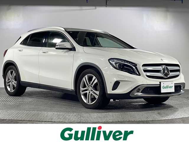 メルセデス・ベンツ ＧＬＡ１８０ 沖縄県 2015(平27)年 5.2万km カルサイトホワイト 禁煙車/純正ナビ/（ＣＤ　ＤＶＤ　フルセグＴＶ　Ｂｌｕｅｔｏｏｔｈ）/バックカメラ　/クルーズコントロール/前後ドライブレコーダー/シートヒーター/ブラインドスポットモニター　/ステアリングリモコン/衝突被害軽減ブレーキ/アテンションアシスト/レーンキープアシスト/パドルシフト/ステアリングスイッチ