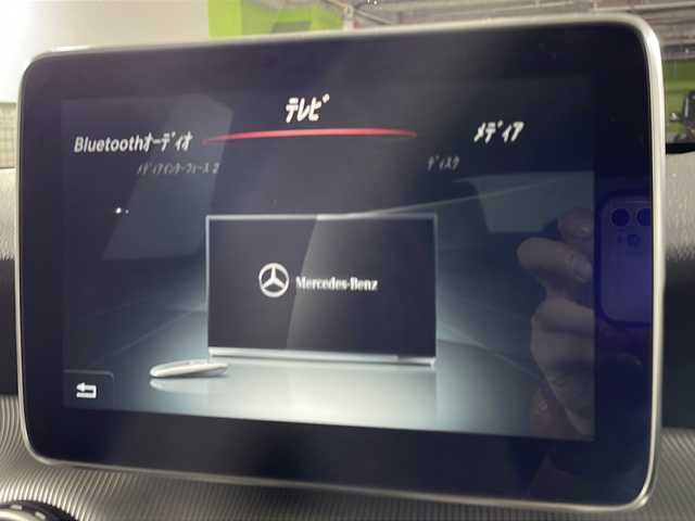 メルセデス・ベンツ ＧＬＡ１８０ 沖縄県 2015(平27)年 5.2万km カルサイトホワイト 禁煙車/純正ナビ/（ＣＤ　ＤＶＤ　フルセグＴＶ　Ｂｌｕｅｔｏｏｔｈ）/バックカメラ　/クルーズコントロール/前後ドライブレコーダー/シートヒーター/ブラインドスポットモニター　/ステアリングリモコン/衝突被害軽減ブレーキ/アテンションアシスト/レーンキープアシスト/パドルシフト/ステアリングスイッチ