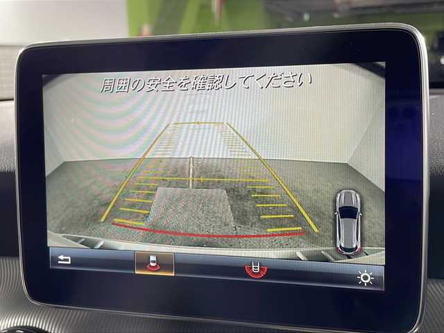 メルセデス・ベンツ ＧＬＡ１８０ 沖縄県 2015(平27)年 5.2万km カルサイトホワイト 禁煙車/純正ナビ/（ＣＤ　ＤＶＤ　フルセグＴＶ　Ｂｌｕｅｔｏｏｔｈ）/バックカメラ　/クルーズコントロール/前後ドライブレコーダー/シートヒーター/ブラインドスポットモニター　/ステアリングリモコン/衝突被害軽減ブレーキ/アテンションアシスト/レーンキープアシスト/パドルシフト/ステアリングスイッチ