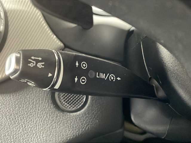 メルセデス・ベンツ ＧＬＡ１８０ 沖縄県 2015(平27)年 5.2万km カルサイトホワイト 禁煙車/純正ナビ/（ＣＤ　ＤＶＤ　フルセグＴＶ　Ｂｌｕｅｔｏｏｔｈ）/バックカメラ　/クルーズコントロール/前後ドライブレコーダー/シートヒーター/ブラインドスポットモニター　/ステアリングリモコン/衝突被害軽減ブレーキ/アテンションアシスト/レーンキープアシスト/パドルシフト/ステアリングスイッチ