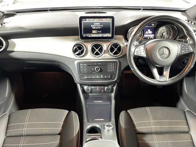 メルセデス・ベンツ ＧＬＡ１８０ 沖縄県 2015(平27)年 5.2万km カルサイトホワイト 禁煙車/純正ナビ/（ＣＤ　ＤＶＤ　フルセグＴＶ　Ｂｌｕｅｔｏｏｔｈ）/バックカメラ　/クルーズコントロール/前後ドライブレコーダー/シートヒーター/ブラインドスポットモニター　/ステアリングリモコン/衝突被害軽減ブレーキ/アテンションアシスト/レーンキープアシスト/パドルシフト/ステアリングスイッチ