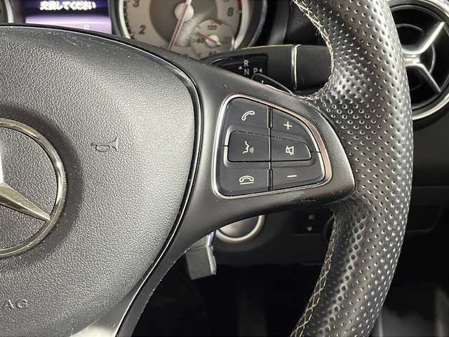 メルセデス・ベンツ ＧＬＡ１８０ 沖縄県 2015(平27)年 5.2万km カルサイトホワイト 禁煙車/純正ナビ/（ＣＤ　ＤＶＤ　フルセグＴＶ　Ｂｌｕｅｔｏｏｔｈ）/バックカメラ　/クルーズコントロール/前後ドライブレコーダー/シートヒーター/ブラインドスポットモニター　/ステアリングリモコン/衝突被害軽減ブレーキ/アテンションアシスト/レーンキープアシスト/パドルシフト/ステアリングスイッチ