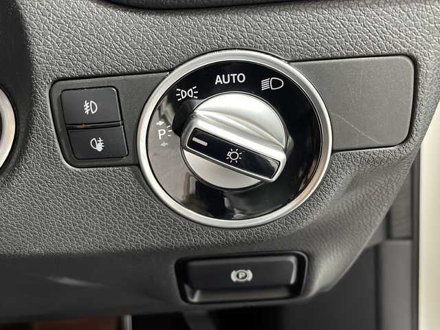 メルセデス・ベンツ ＧＬＡ１８０ 沖縄県 2015(平27)年 5.2万km カルサイトホワイト 禁煙車/純正ナビ/（ＣＤ　ＤＶＤ　フルセグＴＶ　Ｂｌｕｅｔｏｏｔｈ）/バックカメラ　/クルーズコントロール/前後ドライブレコーダー/シートヒーター/ブラインドスポットモニター　/ステアリングリモコン/衝突被害軽減ブレーキ/アテンションアシスト/レーンキープアシスト/パドルシフト/ステアリングスイッチ