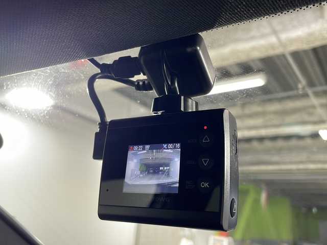 メルセデス・ベンツ ＧＬＡ１８０ 沖縄県 2015(平27)年 5.2万km カルサイトホワイト 禁煙車/純正ナビ/（ＣＤ　ＤＶＤ　フルセグＴＶ　Ｂｌｕｅｔｏｏｔｈ）/バックカメラ　/クルーズコントロール/前後ドライブレコーダー/シートヒーター/ブラインドスポットモニター　/ステアリングリモコン/衝突被害軽減ブレーキ/アテンションアシスト/レーンキープアシスト/パドルシフト/ステアリングスイッチ