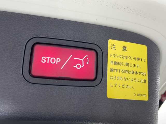 メルセデス・ベンツ ＧＬＡ１８０ 沖縄県 2015(平27)年 5.2万km カルサイトホワイト 禁煙車/純正ナビ/（ＣＤ　ＤＶＤ　フルセグＴＶ　Ｂｌｕｅｔｏｏｔｈ）/バックカメラ　/クルーズコントロール/前後ドライブレコーダー/シートヒーター/ブラインドスポットモニター　/ステアリングリモコン/衝突被害軽減ブレーキ/アテンションアシスト/レーンキープアシスト/パドルシフト/ステアリングスイッチ