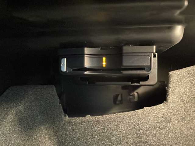 メルセデス・ベンツ ＧＬＡ１８０ 沖縄県 2015(平27)年 5.2万km カルサイトホワイト 禁煙車/純正ナビ/（ＣＤ　ＤＶＤ　フルセグＴＶ　Ｂｌｕｅｔｏｏｔｈ）/バックカメラ　/クルーズコントロール/前後ドライブレコーダー/シートヒーター/ブラインドスポットモニター　/ステアリングリモコン/衝突被害軽減ブレーキ/アテンションアシスト/レーンキープアシスト/パドルシフト/ステアリングスイッチ