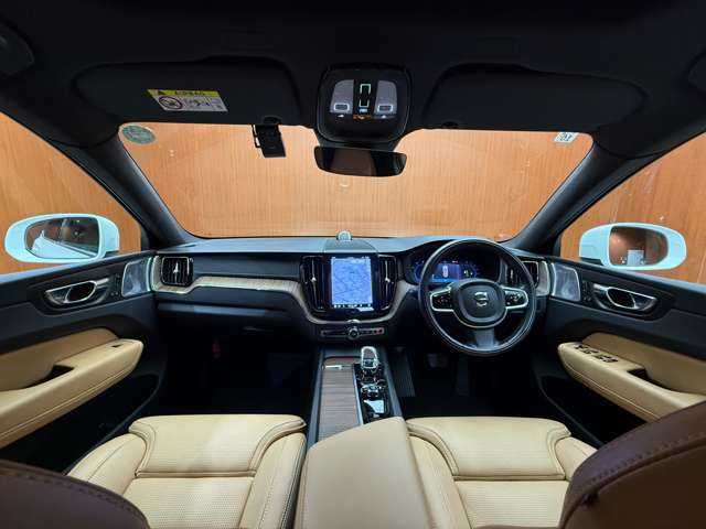 ボルボ ボルボ ＸＣ６０ B5 AWD インスクリプション 千葉県 2021(令3)年 1.1万km 白 パノラマＳＲ　/茶革　/Ｂｏｗｅｒｓ＆ｗｉｌｋｉｎｓサウンド　/ＡＣＣ　/ＨＵＤ　/ナビ　/３６０°ＣａｒＰｌａｙ　/シートＨ　/ベンチレーション　/電動リアゲート　/ＬＥＤライト　/衝突軽減Ｂ　/ＢＳＭ　/ＬＫＡ　/ドラレコ