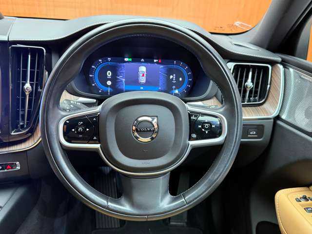 ボルボ ボルボ ＸＣ６０ B5 AWD インスクリプション 千葉県 2021(令3)年 1.1万km 白 パノラマＳＲ　/茶革　/Ｂｏｗｅｒｓ＆ｗｉｌｋｉｎｓサウンド　/ＡＣＣ　/ＨＵＤ　/ナビ　/３６０°ＣａｒＰｌａｙ　/シートＨ　/ベンチレーション　/電動リアゲート　/ＬＥＤライト　/衝突軽減Ｂ　/ＢＳＭ　/ＬＫＡ　/ドラレコ