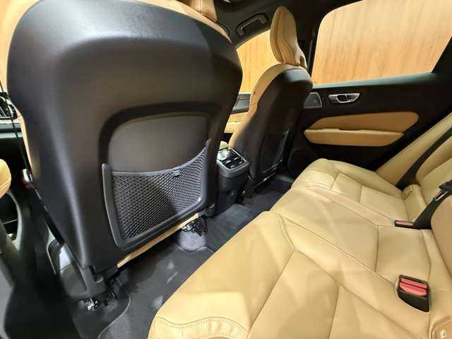 ボルボ ボルボ ＸＣ６０ B5 AWD インスクリプション 千葉県 2021(令3)年 1.1万km 白 パノラマＳＲ　/茶革　/Ｂｏｗｅｒｓ＆ｗｉｌｋｉｎｓサウンド　/ＡＣＣ　/ＨＵＤ　/ナビ　/３６０°ＣａｒＰｌａｙ　/シートＨ　/ベンチレーション　/電動リアゲート　/ＬＥＤライト　/衝突軽減Ｂ　/ＢＳＭ　/ＬＫＡ　/ドラレコ