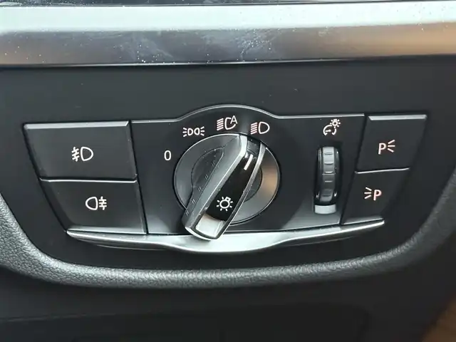 ＢＭＷ Ｘ３ M40d 愛知県 2018(平30)年 7.3万km アルピンホワイトⅢ サンルーフ　/ハーマンカードン　/ナビ　/全方位カメラ　/置くだけ充電　/ＢＳＭ　/ＨＵＤ　/パワーシート　/シートヒーター　/茶色レザーシート　/ドラレコ　/クルコン　/パドルシフト　/ルーフレール　/保証書　/取説　/記録簿