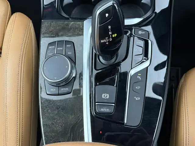 ＢＭＷ Ｘ３ M40d 愛知県 2018(平30)年 7.3万km アルピンホワイトⅢ サンルーフ　/ハーマンカードン　/ナビ　/全方位カメラ　/置くだけ充電　/ＢＳＭ　/ＨＵＤ　/パワーシート　/シートヒーター　/茶色レザーシート　/ドラレコ　/クルコン　/パドルシフト　/ルーフレール　/保証書　/取説　/記録簿