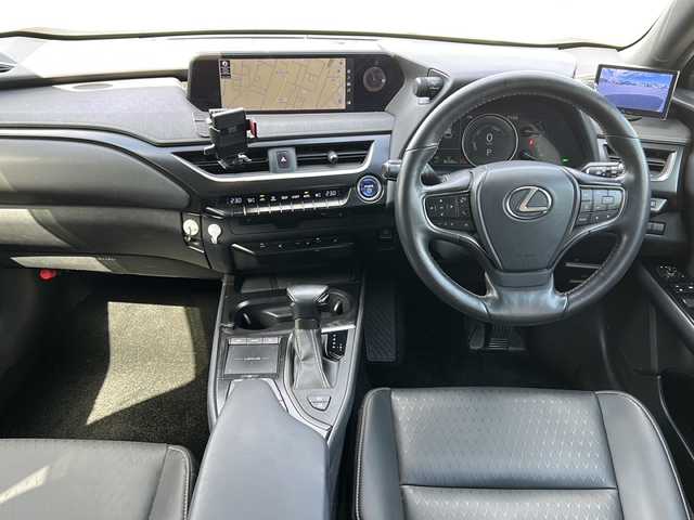 レクサス ＵＸ 250h バージョンC 秋田県 2020(令2)年 8.7万km ベージュ 純正メモリナビ/純正BT、CD、DVD、フルセグTV/バックカメラ/ドライブレコーダー/純正17インチAW/ETC2.0/前後コーナーセンサー/４WD/保証書