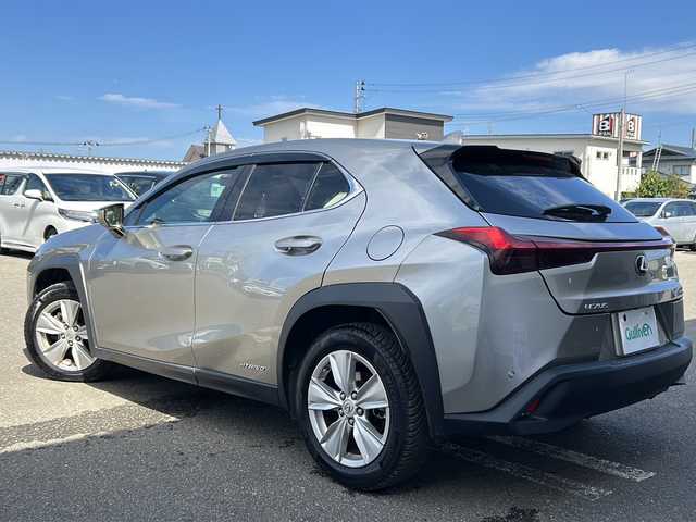 レクサス ＵＸ 250h バージョンC 秋田県 2020(令2)年 8.7万km ベージュ 純正メモリナビ/純正BT、CD、DVD、フルセグTV/バックカメラ/ドライブレコーダー/純正17インチAW/ETC2.0/前後コーナーセンサー/４WD/保証書