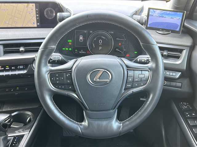 レクサス ＵＸ 250h バージョンC 秋田県 2020(令2)年 8.7万km ベージュ 純正メモリナビ/純正BT、CD、DVD、フルセグTV/バックカメラ/ドライブレコーダー/純正17インチAW/ETC2.0/前後コーナーセンサー/４WD/保証書