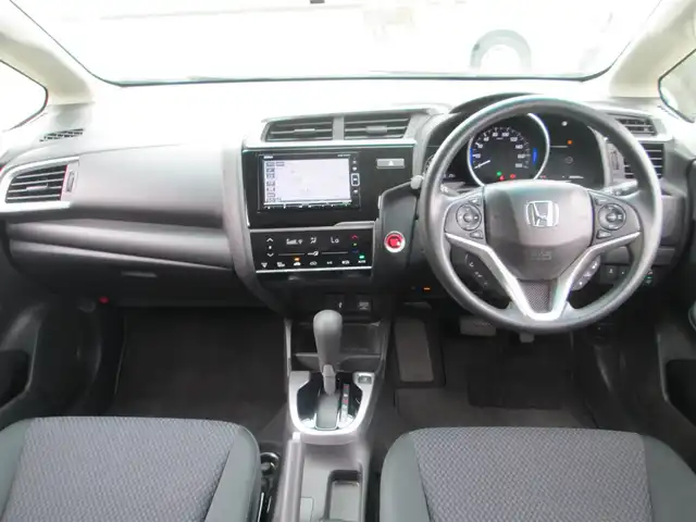 ホンダ フィット 13G L ホンダセンシング 千葉県 2017(平29)年 1万km プレミアムホワイトパールⅡ ワンオーナー/純正ナビ、フルセグTV/バックカメラ/純正オーディオ【DVD/CD/BT/SD/USB】/LEDヘッドライト&LEDフォグランプ/アダプティブクルーズコントロール/レーンキープアシスト/ナビ連動ステアリングスイッチ/アームレスト付センターコンソールボックス/純正コーナーポール/純正前方ドライブレコーダー/ビルトインETC/スペアキー/取扱説明書/ナビ取扱説明書/新車時保証書/ホンダ整備記録簿(H30/R1/2/3/4/5/6)
