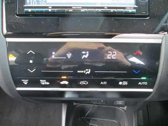 ホンダ フィット 13G L ホンダセンシング 千葉県 2017(平29)年 1万km プレミアムホワイトパールⅡ ワンオーナー/純正ナビ/フルセグTV/バックカメラ/ETC/クルーズコントロール/アイドリングストップ/ドライブレコーダー/スマートキー/スペアキー×1/純正フロアマット/取扱説明書/保証書