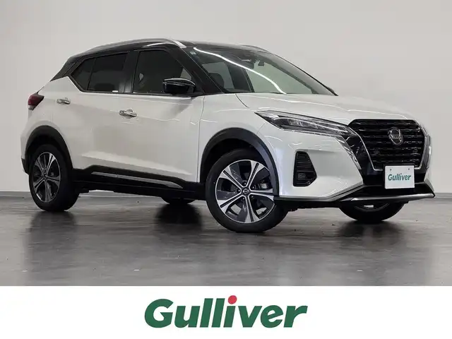 日産 キックス X 三重県 2021(令3)年 6.7万km ブリリアントホワイトパール/ピュアブラック 2トーン e-POWER/FF/フロアe-CVT/純正 9インチナビ MM320D-L/（iPod/SD/FM/AM/TV/USB/Bluetooth/CD/DVD/MUSIC STOCKER/VTR）/【OP】インテリジェント アラウンドビューモニター（移動物検知機能付）/ドライブレコーダー 前後（ナビ連動）/ビルトイン ETC2.0/安全装備/・インテリジェント エマージェンシーブレーキ/・LDW（車線逸脱警報）/・LDP（車線逸脱防止支援）/・プロパイロット（全車速追従オートクルーズコントロール&ハンドル制御）/・インテリジェント DA（ふらつき警報）/・インテリジェント LI（車線逸脱防止支援システム）/・フロント & バックソナー/・先行車発進お知らせ/・踏み間違い衝突防止アシスト/・SOSコール/など/装備/・ハーフレザーシート/・【OP】インテリジェントルームミラー/・オートエアコン/・オートライト/・LEDヘッドライト/・LEDフロントフォグライト/・ハイビームアシスト/・シルバールーフレール/・純正17inAW/・インテリジェントキーx1/・取/ナビ取/など