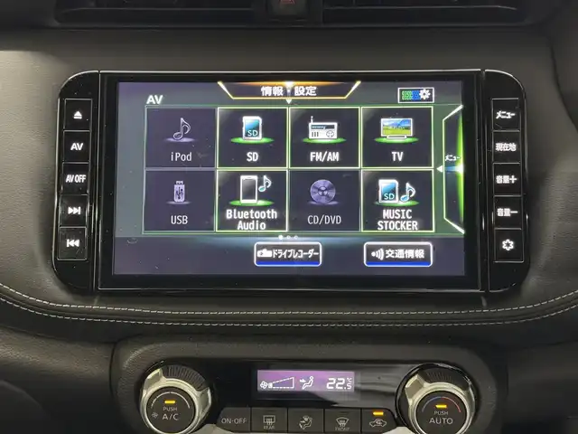 日産 キックス X 三重県 2021(令3)年 6.7万km ブリリアントホワイトパール/ピュアブラック 2トーン e-POWER/FF/フロアe-CVT/純正 9インチナビ MM320D-L/（iPod/SD/FM/AM/TV/USB/Bluetooth/CD/DVD/MUSIC STOCKER/VTR）/【OP】インテリジェント アラウンドビューモニター（移動物検知機能付）/ドライブレコーダー 前後（ナビ連動）/ビルトイン ETC2.0/安全装備/・インテリジェント エマージェンシーブレーキ/・LDW（車線逸脱警報）/・LDP（車線逸脱防止支援）/・プロパイロット（全車速追従オートクルーズコントロール&ハンドル制御）/・インテリジェント DA（ふらつき警報）/・インテリジェント LI（車線逸脱防止支援システム）/・フロント & バックソナー/・先行車発進お知らせ/・踏み間違い衝突防止アシスト/・SOSコール/など/装備/・ハーフレザーシート/・【OP】インテリジェントルームミラー/・オートエアコン/・オートライト/・LEDヘッドライト/・LEDフロントフォグライト/・ハイビームアシスト/・シルバールーフレール/・純正17inAW/・インテリジェントキーx1/・取/ナビ取/など