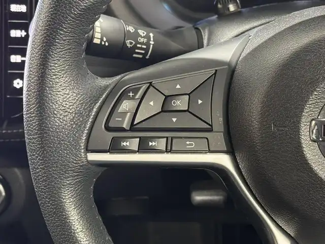 日産 キックス X 三重県 2021(令3)年 6.7万km ブリリアントホワイトパール/ピュアブラック 2トーン e-POWER/FF/フロアe-CVT/純正 9インチナビ MM320D-L/（iPod/SD/FM/AM/TV/USB/Bluetooth/CD/DVD/MUSIC STOCKER/VTR）/【OP】インテリジェント アラウンドビューモニター（移動物検知機能付）/ドライブレコーダー 前後（ナビ連動）/ビルトイン ETC2.0/安全装備/・インテリジェント エマージェンシーブレーキ/・LDW（車線逸脱警報）/・LDP（車線逸脱防止支援）/・プロパイロット（全車速追従オートクルーズコントロール&ハンドル制御）/・インテリジェント DA（ふらつき警報）/・インテリジェント LI（車線逸脱防止支援システム）/・フロント & バックソナー/・先行車発進お知らせ/・踏み間違い衝突防止アシスト/・SOSコール/など/装備/・ハーフレザーシート/・【OP】インテリジェントルームミラー/・オートエアコン/・オートライト/・LEDヘッドライト/・LEDフロントフォグライト/・ハイビームアシスト/・シルバールーフレール/・純正17inAW/・インテリジェントキーx1/・取/ナビ取/など