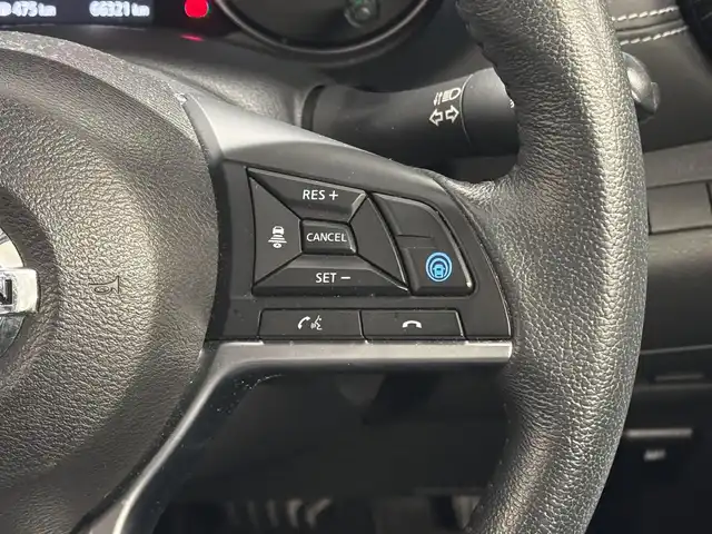 日産 キックス X 三重県 2021(令3)年 6.7万km ブリリアントホワイトパール/ピュアブラック 2トーン e-POWER/FF/フロアe-CVT/純正 9インチナビ MM320D-L/（iPod/SD/FM/AM/TV/USB/Bluetooth/CD/DVD/MUSIC STOCKER/VTR）/【OP】インテリジェント アラウンドビューモニター（移動物検知機能付）/ドライブレコーダー 前後（ナビ連動）/ビルトイン ETC2.0/安全装備/・インテリジェント エマージェンシーブレーキ/・LDW（車線逸脱警報）/・LDP（車線逸脱防止支援）/・プロパイロット（全車速追従オートクルーズコントロール&ハンドル制御）/・インテリジェント DA（ふらつき警報）/・インテリジェント LI（車線逸脱防止支援システム）/・フロント & バックソナー/・先行車発進お知らせ/・踏み間違い衝突防止アシスト/・SOSコール/など/装備/・ハーフレザーシート/・【OP】インテリジェントルームミラー/・オートエアコン/・オートライト/・LEDヘッドライト/・LEDフロントフォグライト/・ハイビームアシスト/・シルバールーフレール/・純正17inAW/・インテリジェントキーx1/・取/ナビ取/など